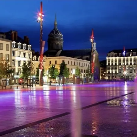 Апартаменты Climatise Place De Jaude Garage Balcon Tv Wifi